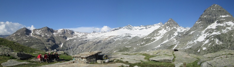 2_Vista_dietro_al_rifugio.jpg