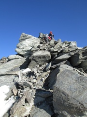 IMG 4453 Gian Maria e Paola che si arrampicano sulla cresta rocciosa dell  Albaron